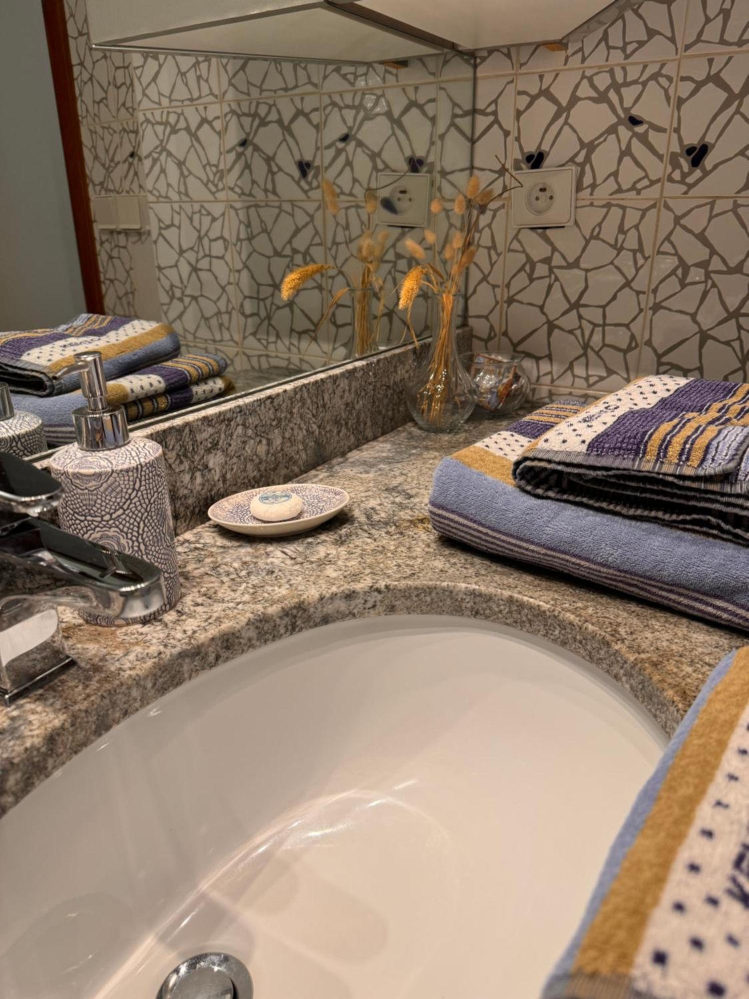 L'Elegante - Maison De Ville Avec Bains A Remous - Parking Inclus Сен Пол дьо Ванс Екстериор снимка